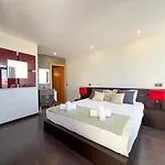 Luxury 4-suite Villa, Pool, Jacuzzi, Games 别墅 阿尔布费拉