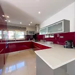 Luxury 4-suite Villa, Pool, Jacuzzi, Games * 阿尔布费拉