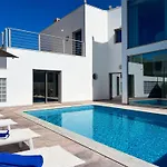 别墅 Luxury 4-suite Villa, Pool, Jacuzzi, Games