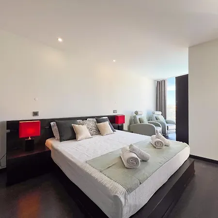 Luxury 4-suite Villa, Pool, Jacuzzi, Games Albufeira