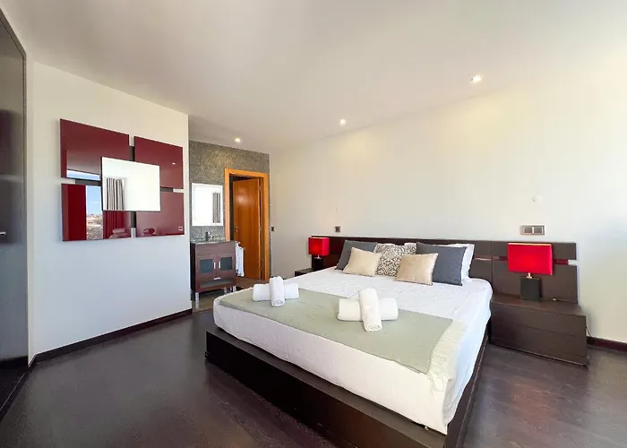 Luxury 4-suite Villa, Pool, Jacuzzi, Games 别墅 阿尔布费拉