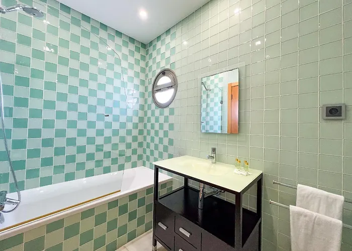 Luxury 4-suite Villa, Pool, Jacuzzi, Games