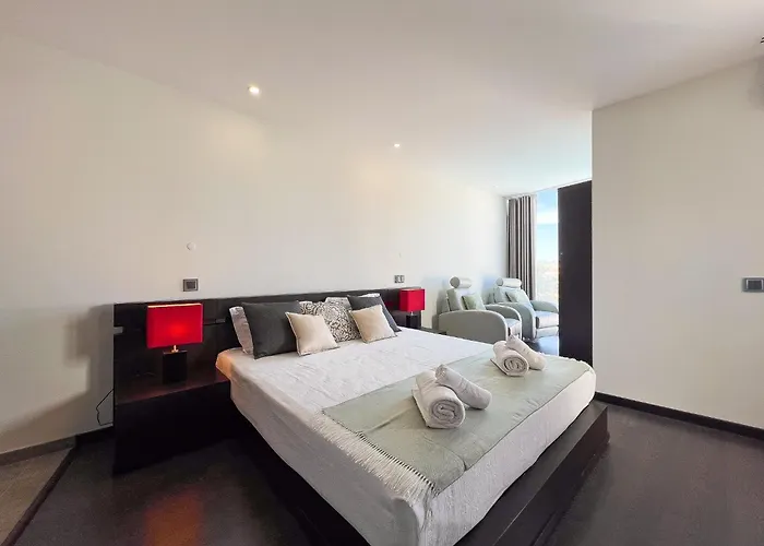 Luxury 4-suite Villa, Pool, Jacuzzi, Games 阿尔布费拉