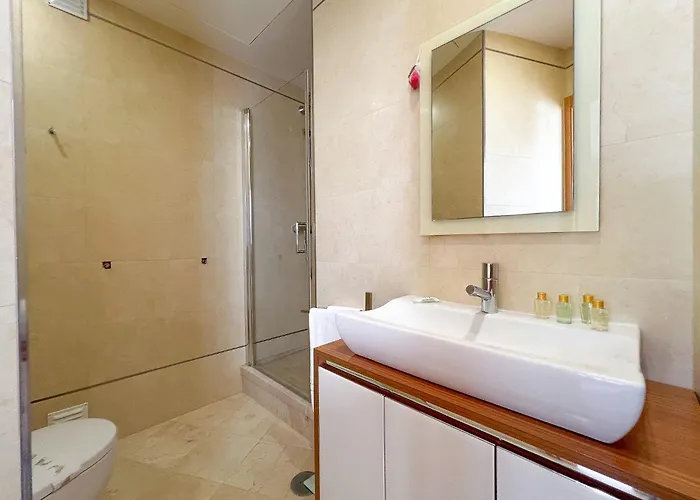 Luxury 4-suite Villa, Pool, Jacuzzi, Games 别墅