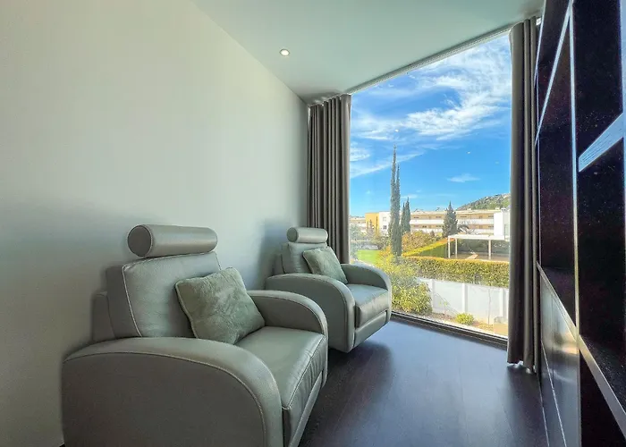 Luxury 4-suite Villa, Pool, Jacuzzi, Games * 阿尔布费拉