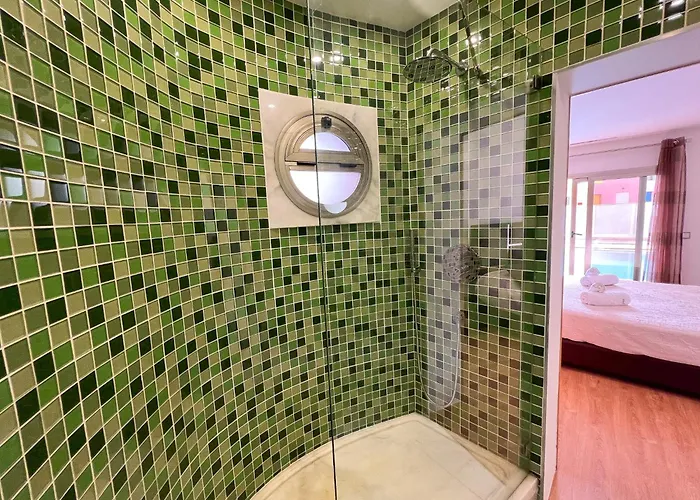 别墅 Luxury 4-suite Villa, Pool, Jacuzzi, Games 阿尔布费拉