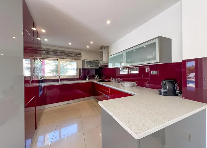 Luxury 4-suite Villa, Pool, Jacuzzi, Games * 阿尔布费拉