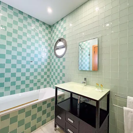Luxury 4-suite Villa, Pool, Jacuzzi, Games