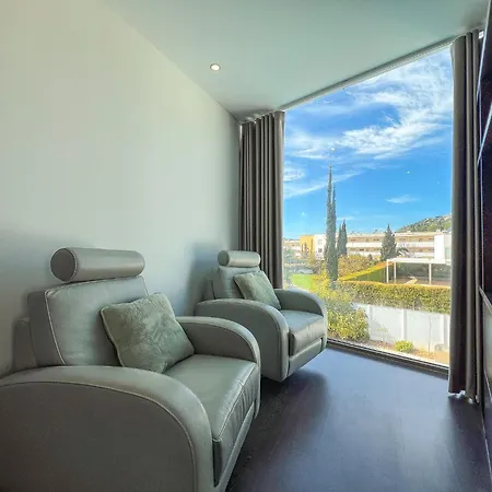 Luxury 4-suite Villa, Pool, Jacuzzi, Games * Albufeira