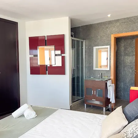 Luxury 4-suite Villa, Pool, Jacuzzi, Games Albufeira