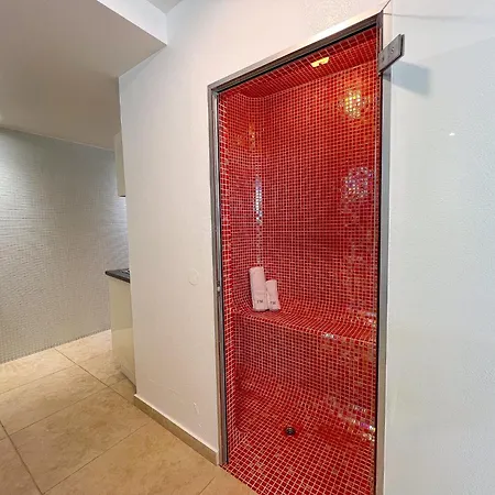Luxury 4-suite Villa, Pool, Jacuzzi, Games וילה *