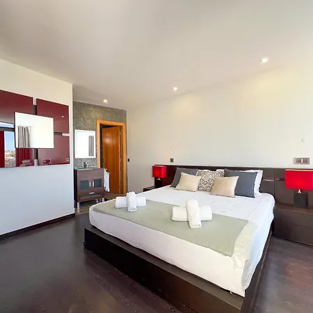 Luxury 4-suite Villa, Pool, Jacuzzi, Games וילה אלבופיירה