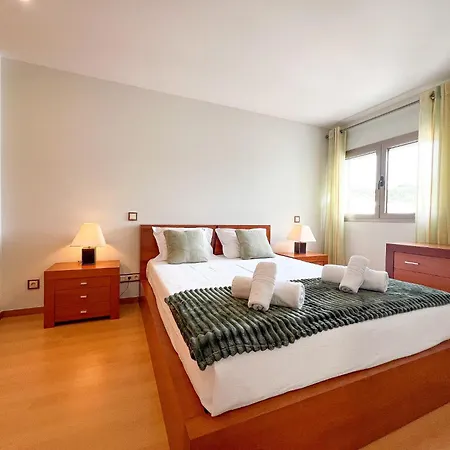 Luxury 4-suite Villa, Pool, Jacuzzi, Games וילה אלבופיירה