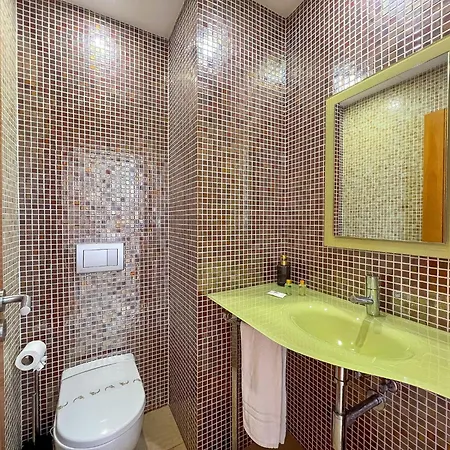 Luxury 4-suite Villa, Pool, Jacuzzi, Games וילה אלבופיירה